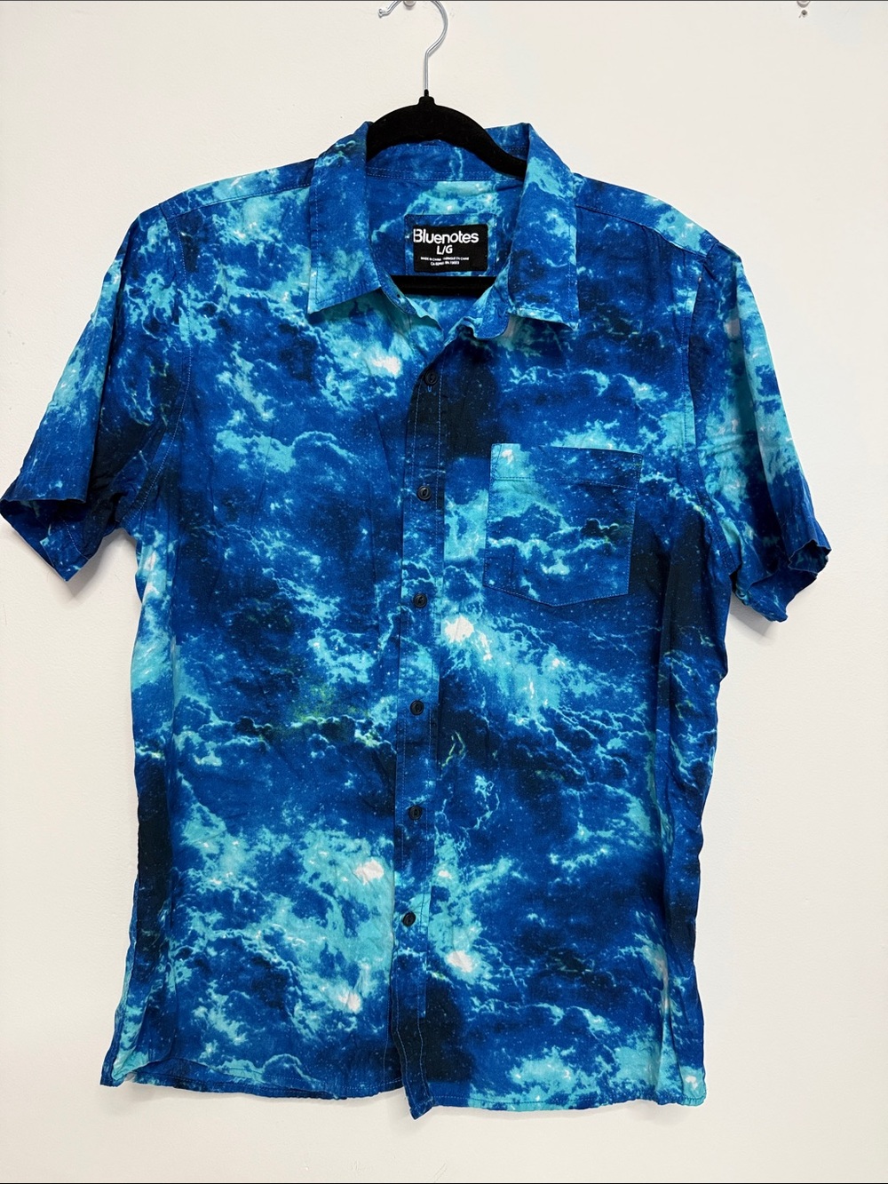 Bluenotes Men’s Blue Ocean Print Short Sleeve Button-Down Shirt